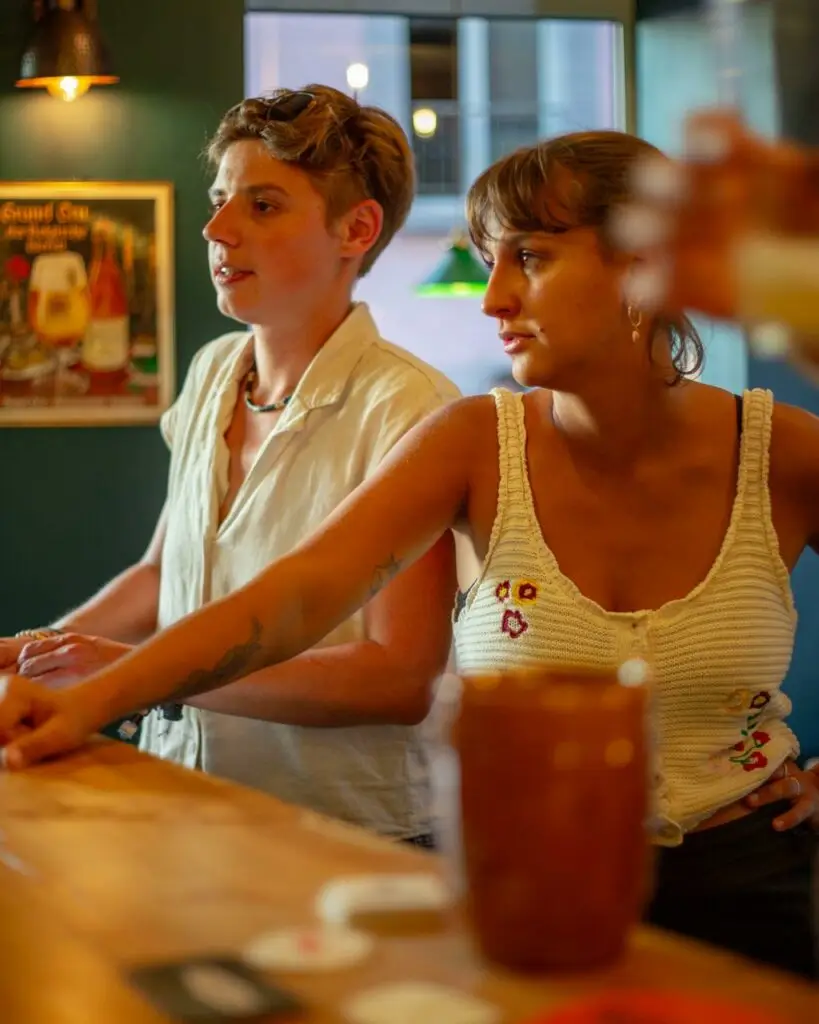 les barmaids